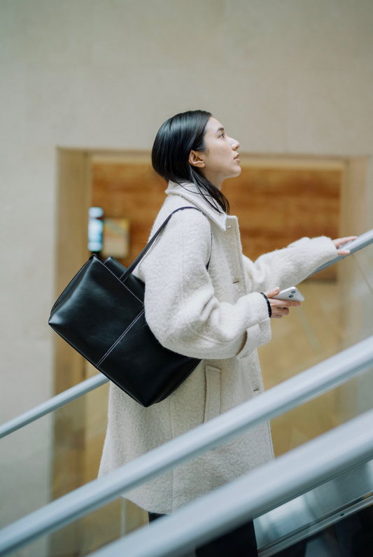 PANIER FLAP BAG (SOFT BLACK)