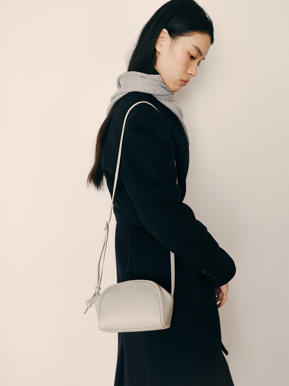 FADE CROSSBODY BAG (PORCELAIN WHITE) - Atelier de LUMEN