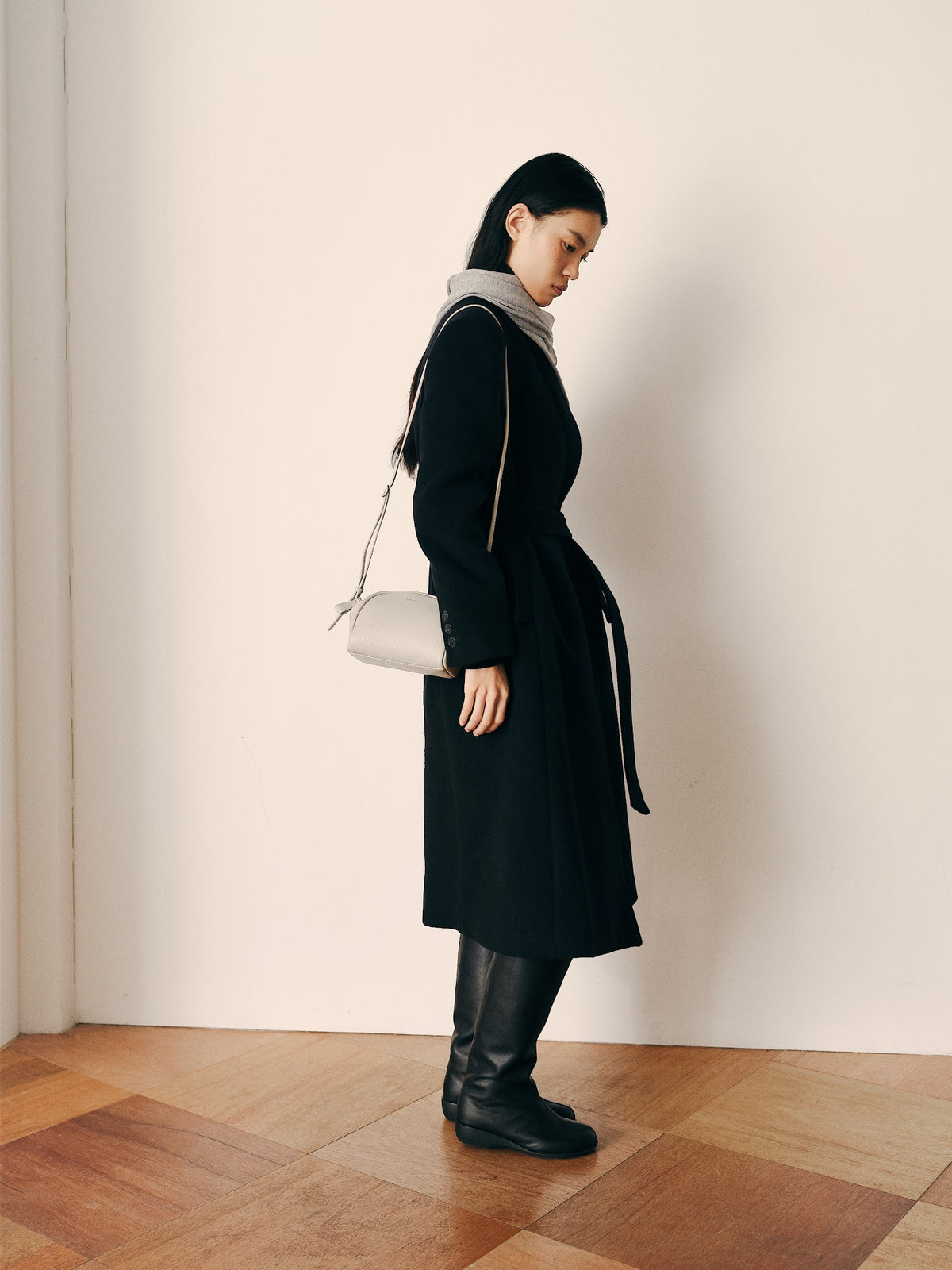 FADE CROSSBODY BAG (PORCELAIN WHITE) - Atelier de LUMEN