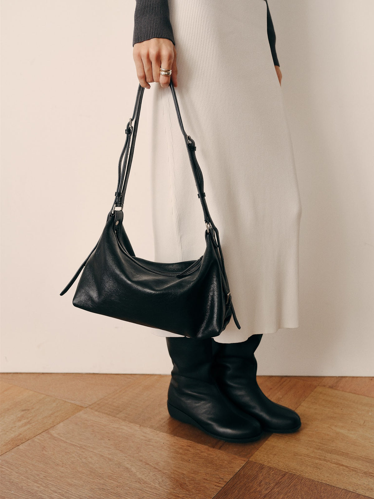 DOUBLE STRAP SHOULDER BAG (SOFT BLACK) - Atelier de LUMEN