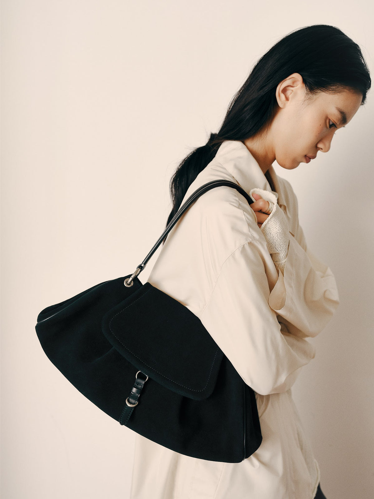 VERE FLAP BAG (SUEDE BLACK) - Atelier de LUMEN