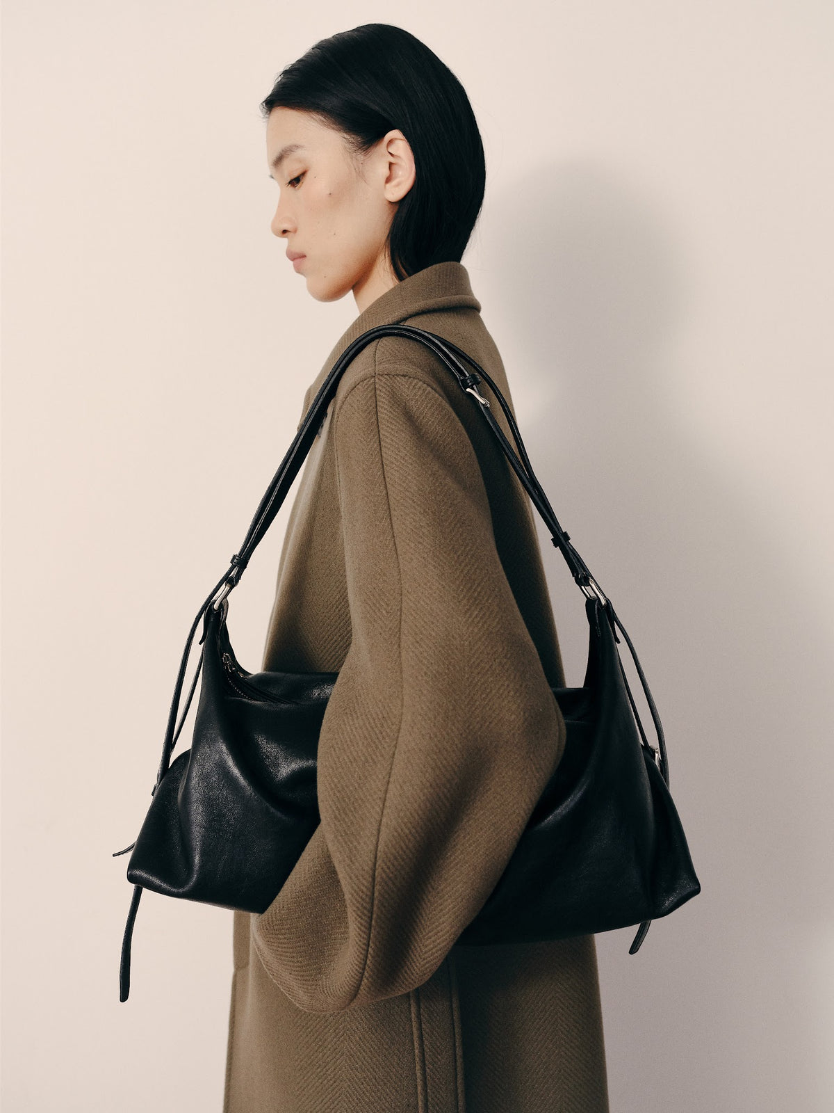 DOUBLE STRAP BAG (SOFT BLACK) - Atelier de LUMEN
