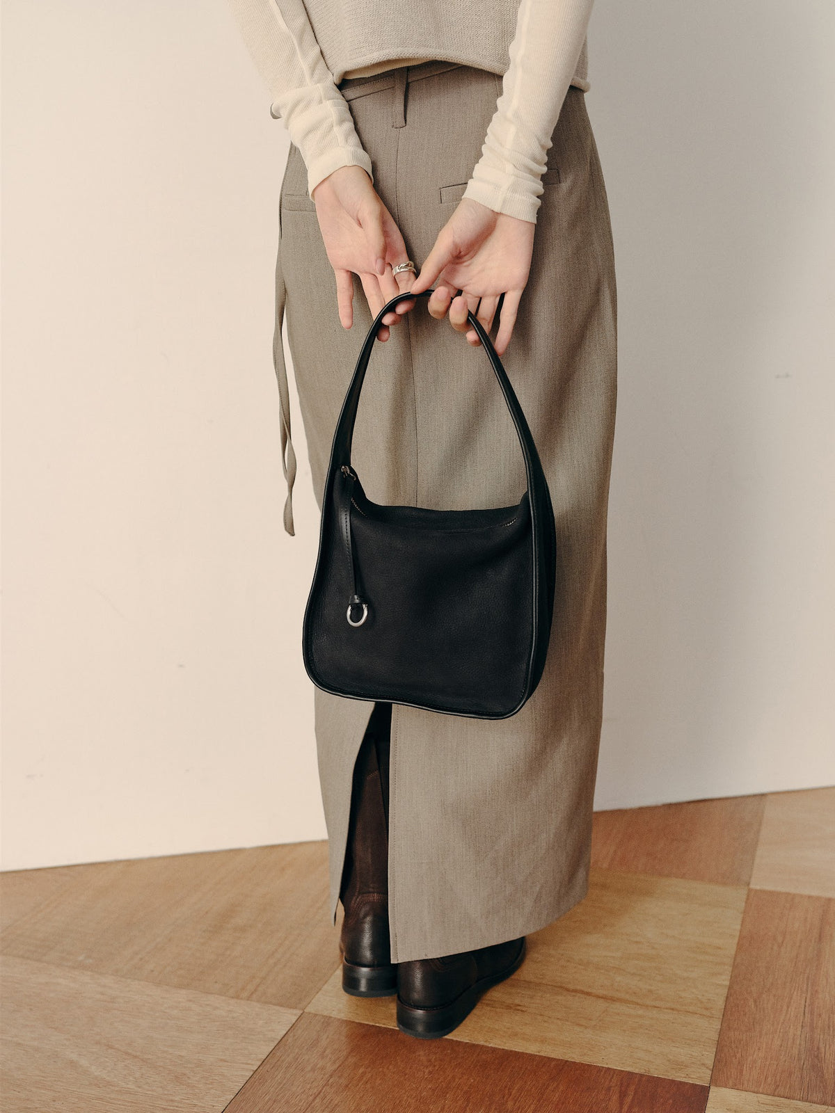 CUBE HOBO BAG (NUBUCK BLACK) - Atelier de LUMEN