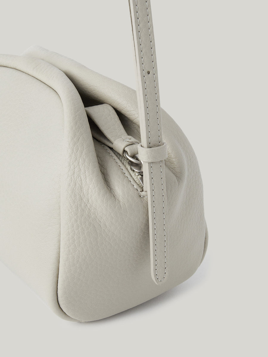 fade-crossbody-bag-porcelain_white-description-1