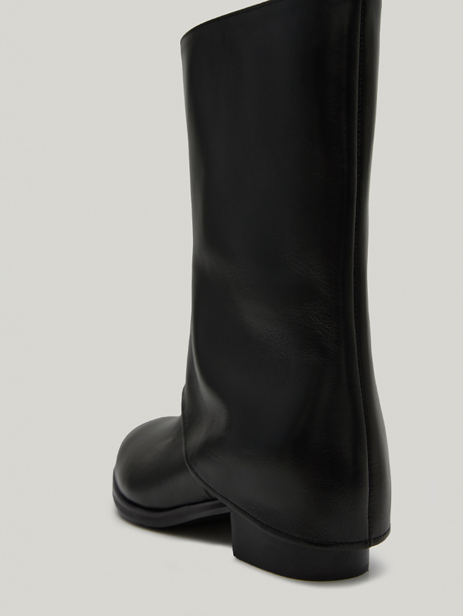 cape-middle-boots-soft-black-description-2