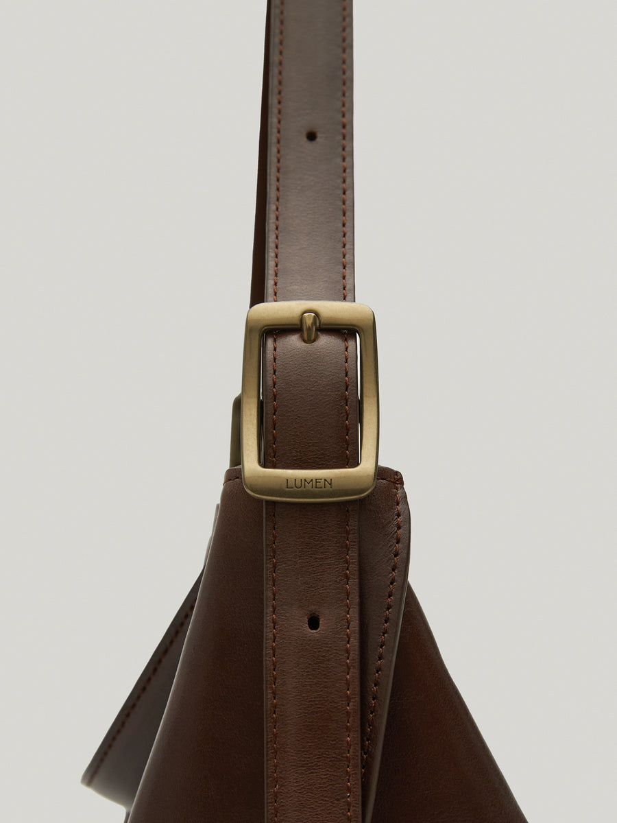 arete-bag-oak-brown-description-1