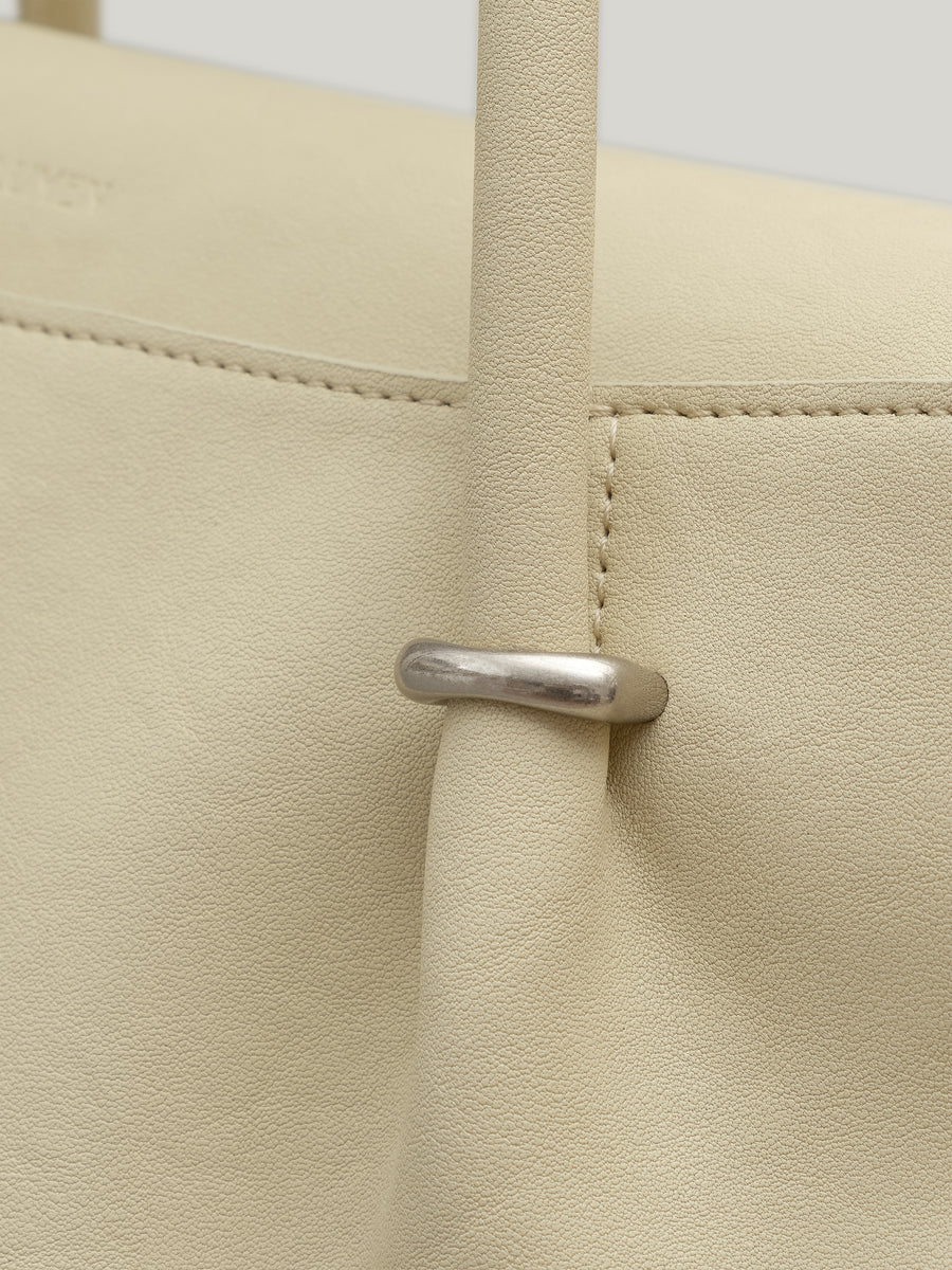 anneau-flap-bag-hay-yellow-description-1
