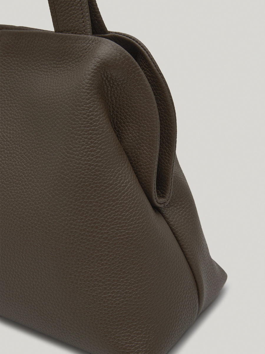 pave-tote-bag-mud-brown-description-1