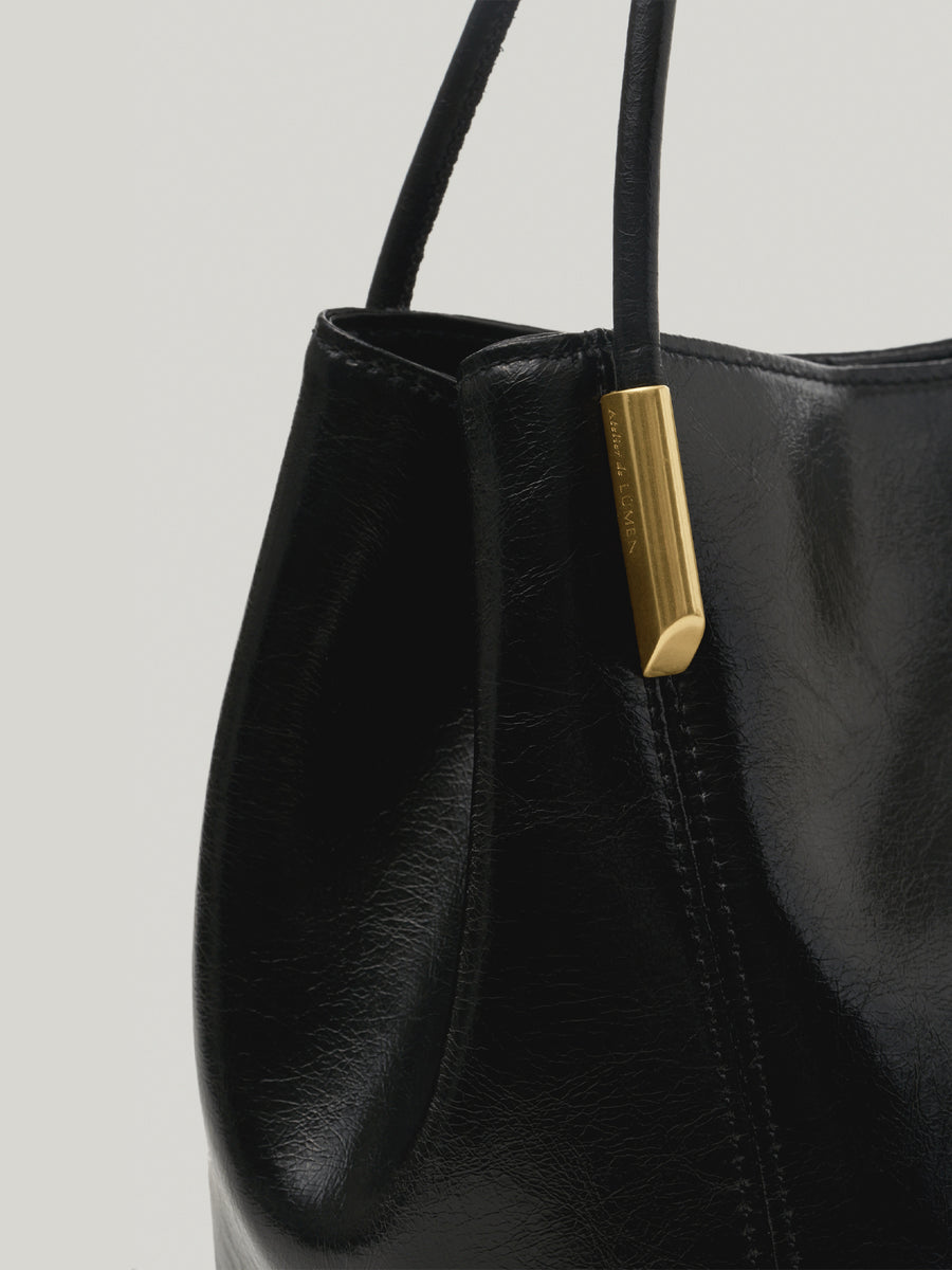 marron-bag-soft-black-description-1