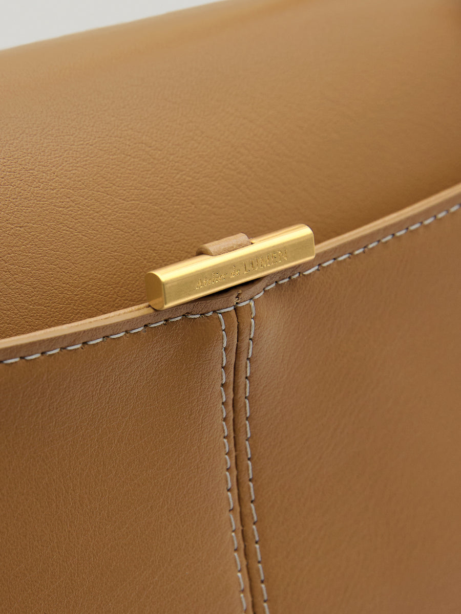 panier-flap-bag-tan-brown-description-1