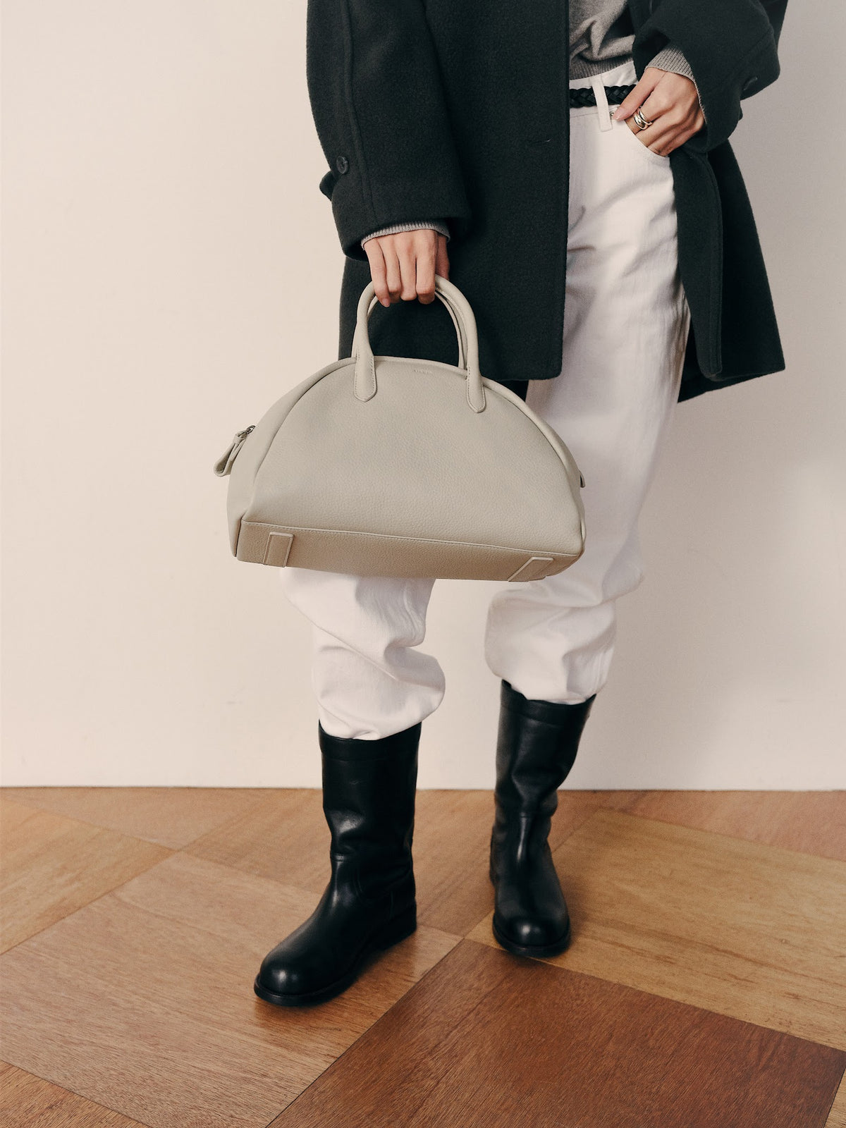 FADE BOSTON BAG (PORCELAIN WHITE) - Atelier de LUMEN