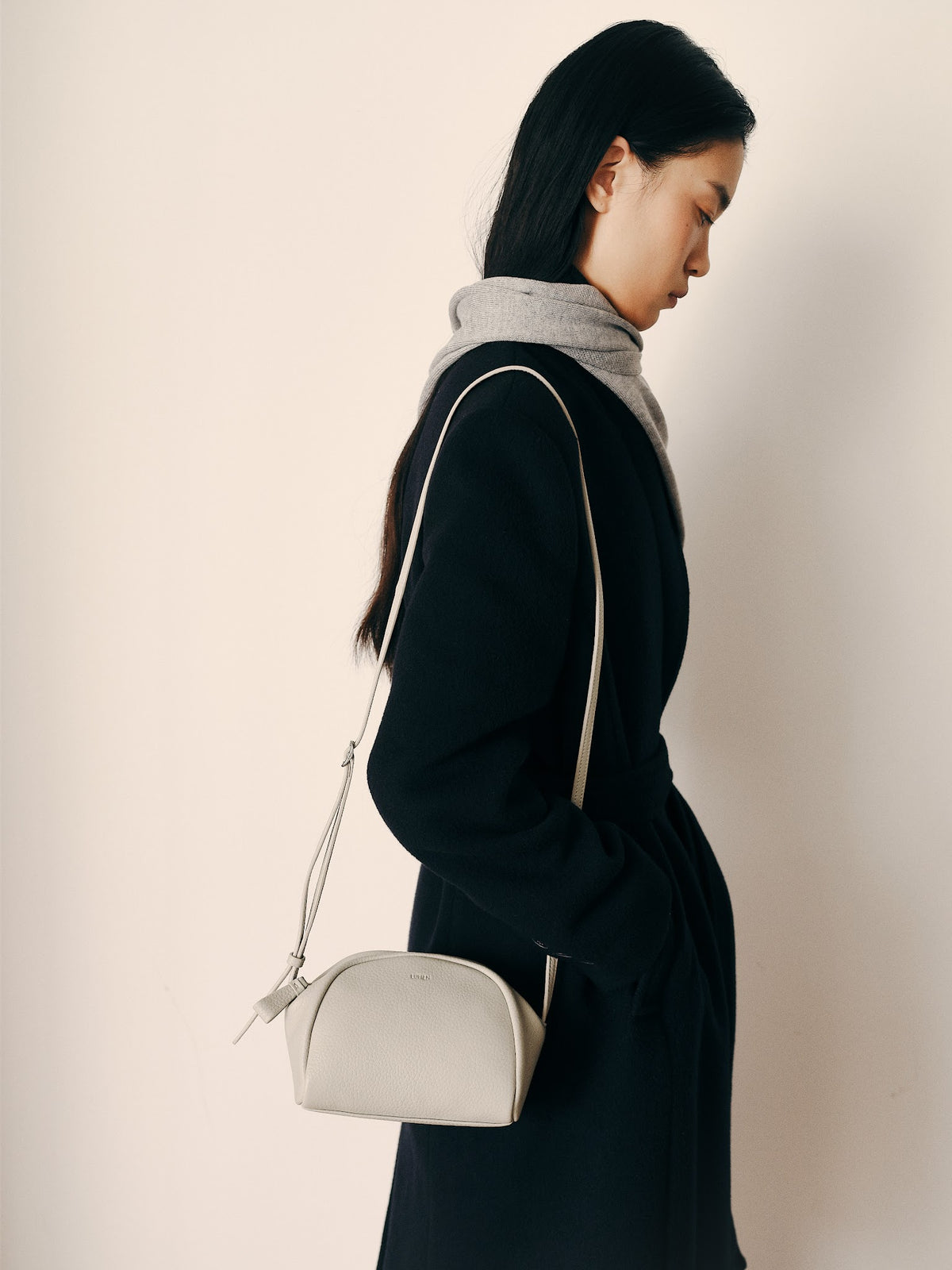 FADE CROSSBODY BAG (PORCELAIN WHITE) - Atelier de LUMEN