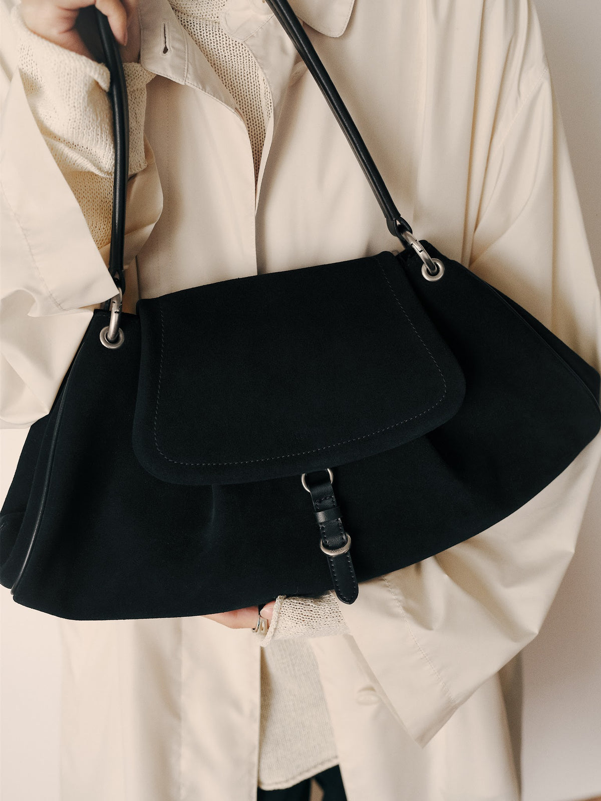 VERE FLAP BAG (SUEDE BLACK) - Atelier de LUMEN