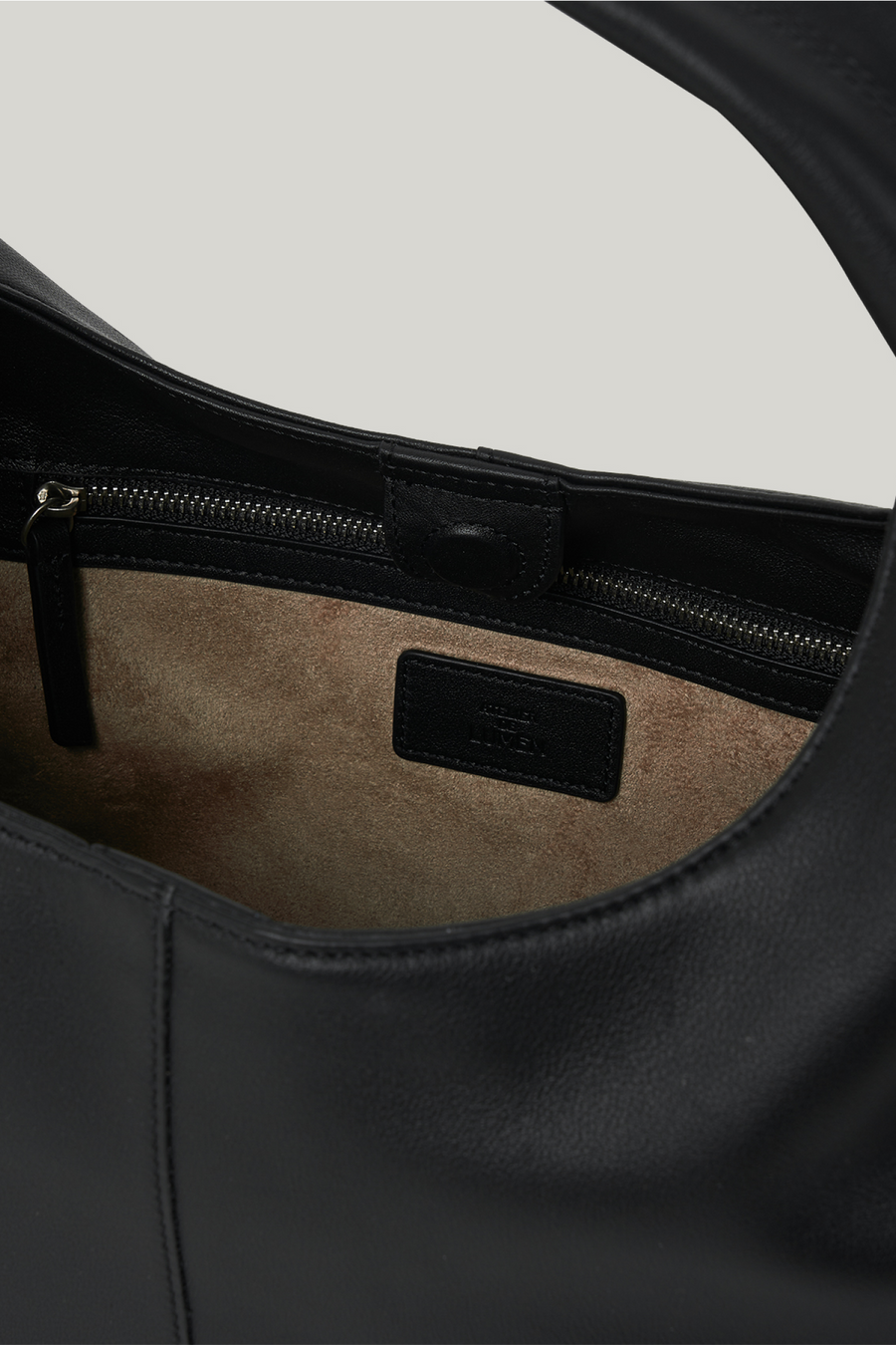 pillow-hobo-bag-soft-black-description-2