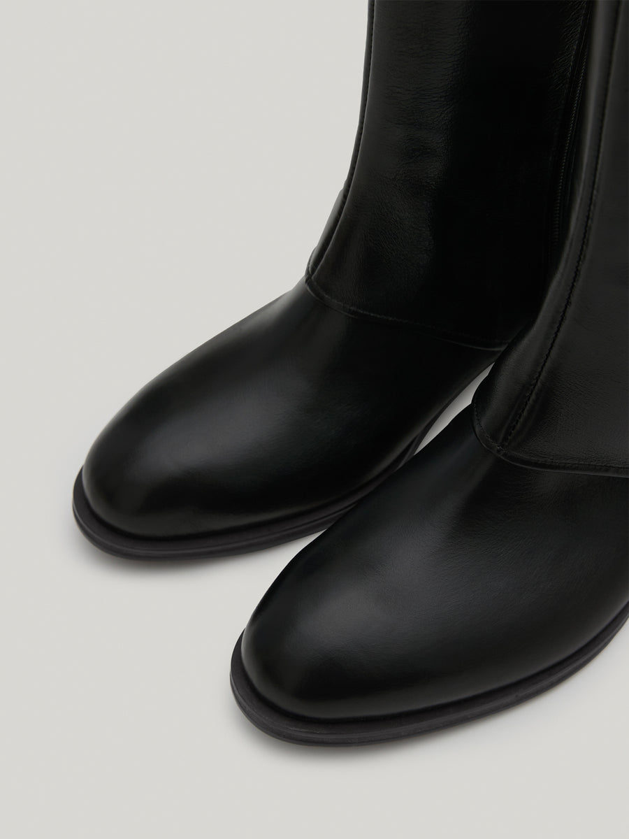 cape-middle-boots-soft-black-description-1