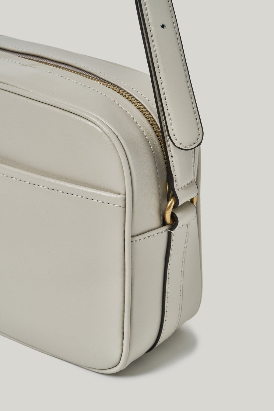 base-crossbody-bag-misty-white-description-2