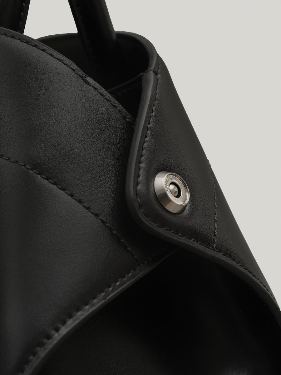 nadel-mini-bag-soft-black-description-1