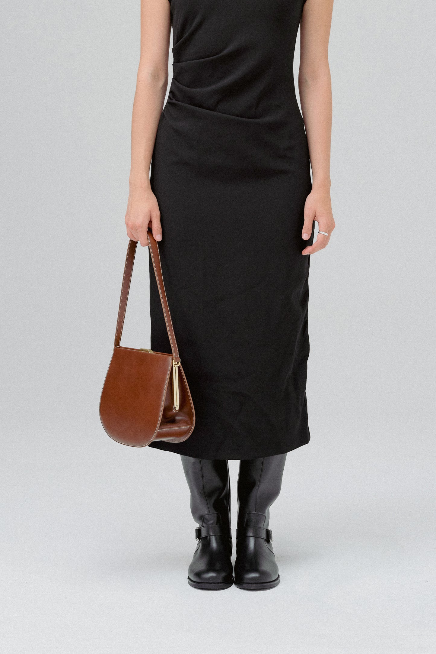 LUNE FORME BAG (COGNAC BROWN)