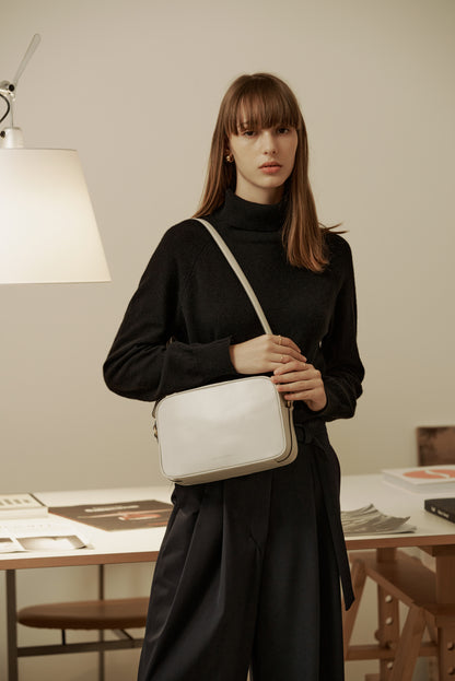 BASE CROSSBODY BAG (MISTY WHITE)