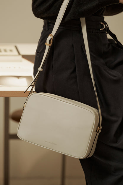 BASE CROSSBODY BAG (MISTY WHITE)