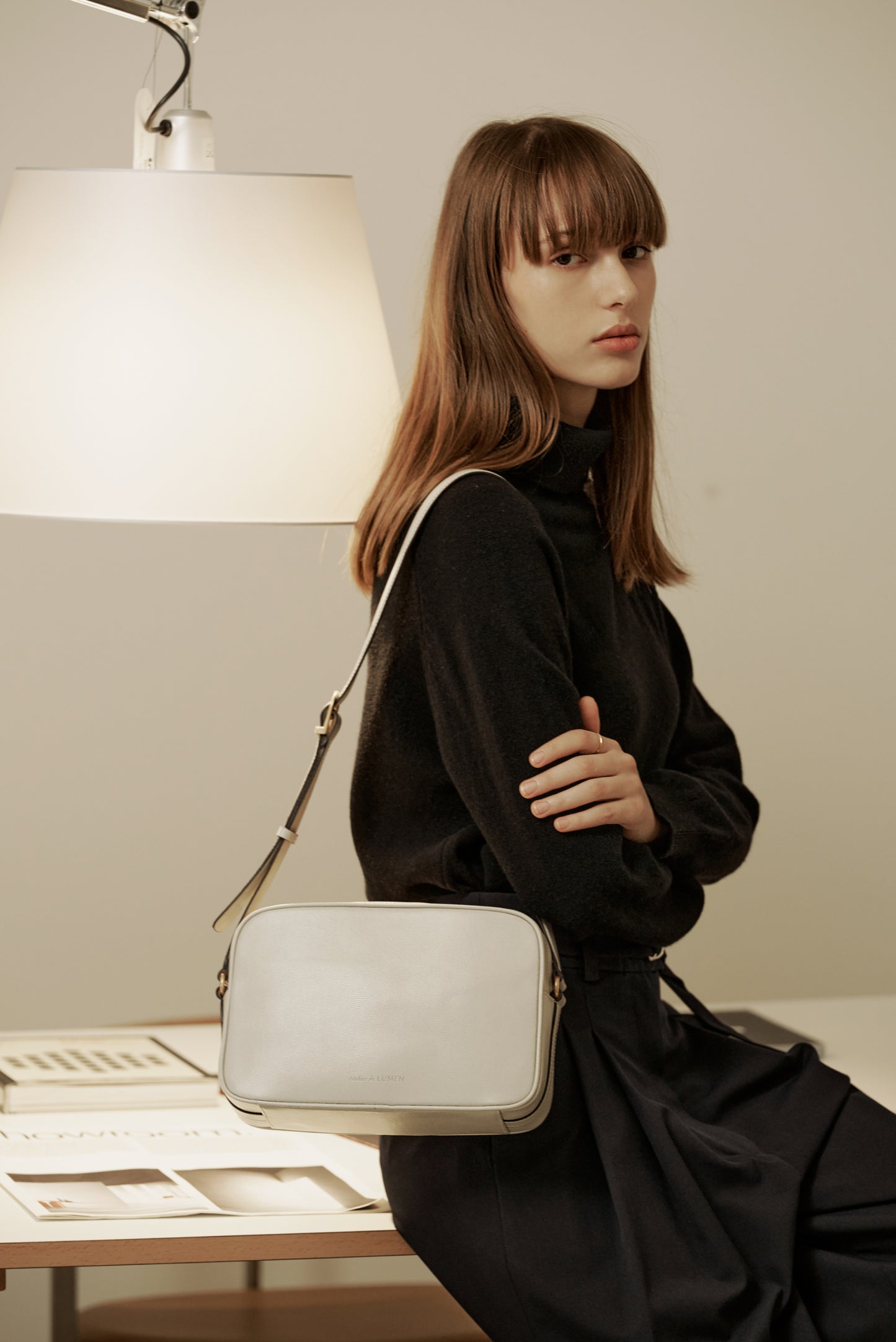BASE CROSSBODY BAG (MISTY WHITE)