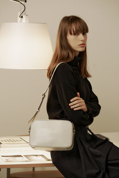 BASE CROSSBODY BAG (MISTY WHITE)