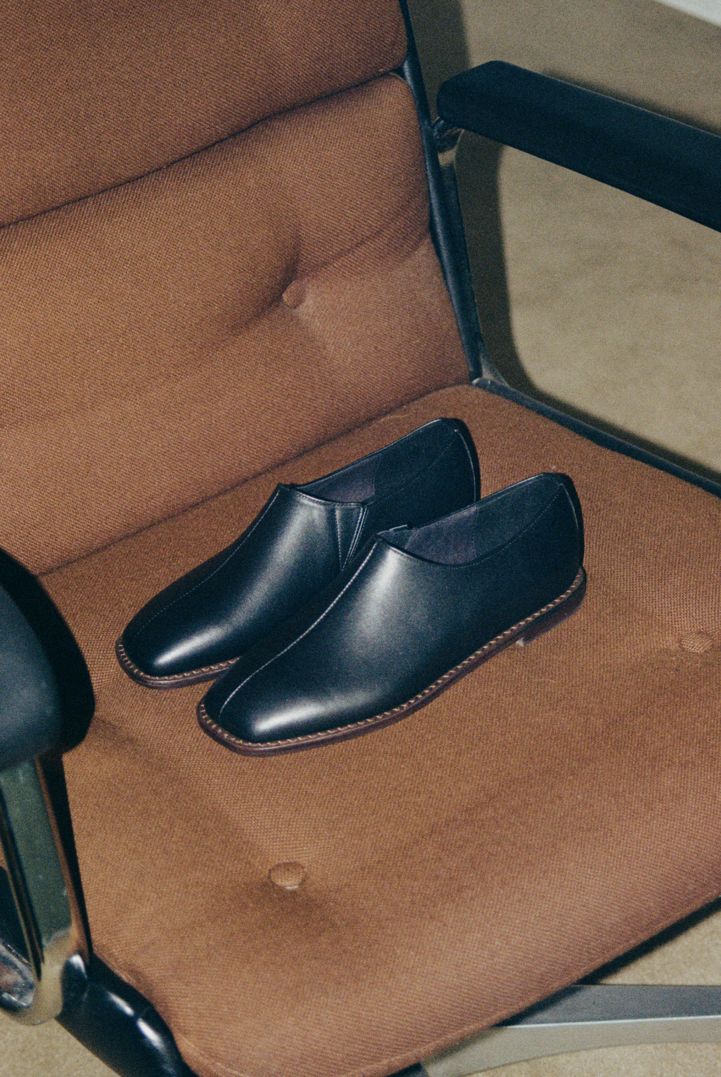 BASE TOP LOAFER (SUEDE SAND)