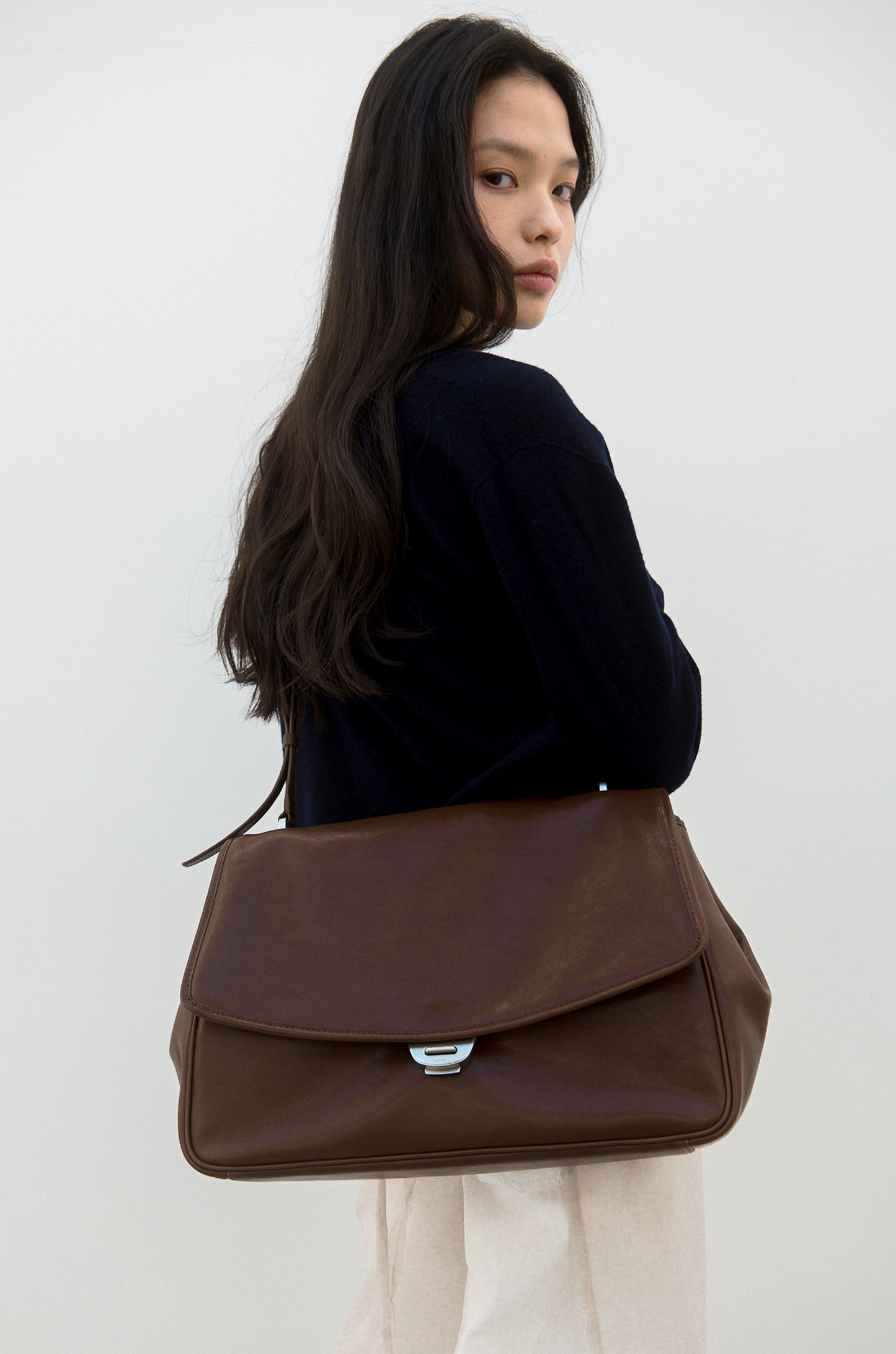 BLEP SHOULDER BAG (ORGAN BROWN)