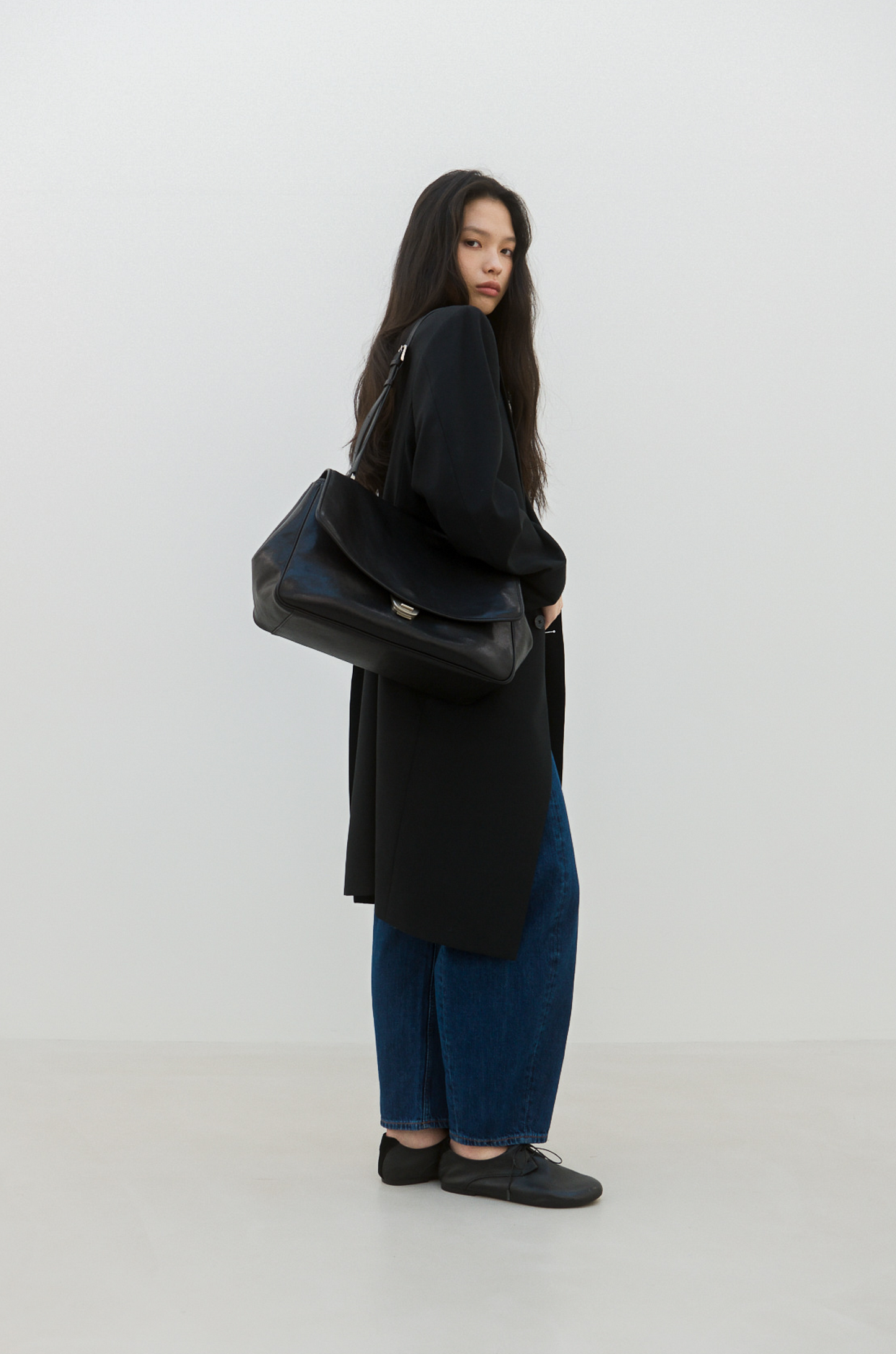 BLEP SHOULDER BAG (SOFT BLACK)