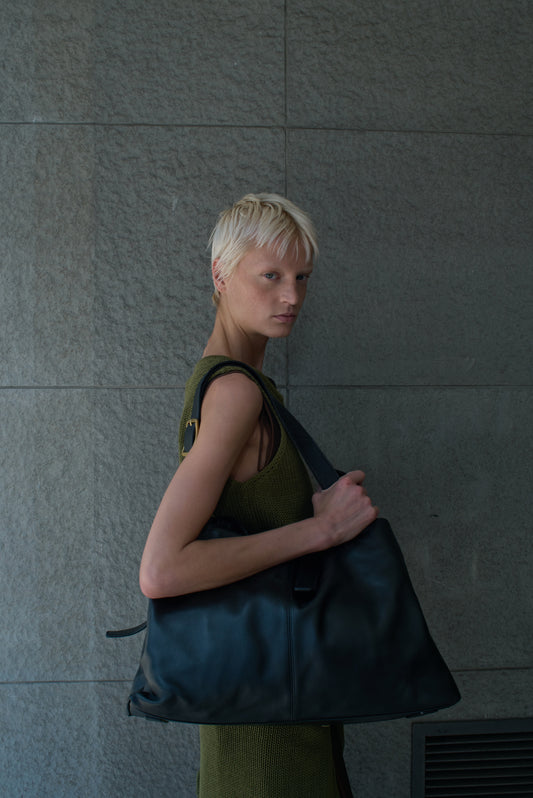 BRISE GRAND BAG (SOFT BLACK)