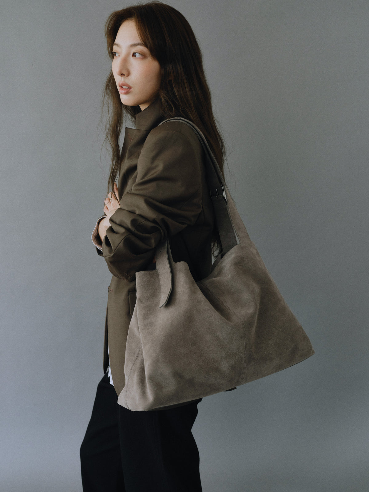 BRISE GRAND BAG (SUEDE GREY)