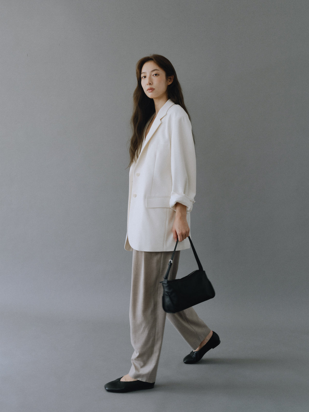 PILLOW TOTE BAG (SOFT BLACK)