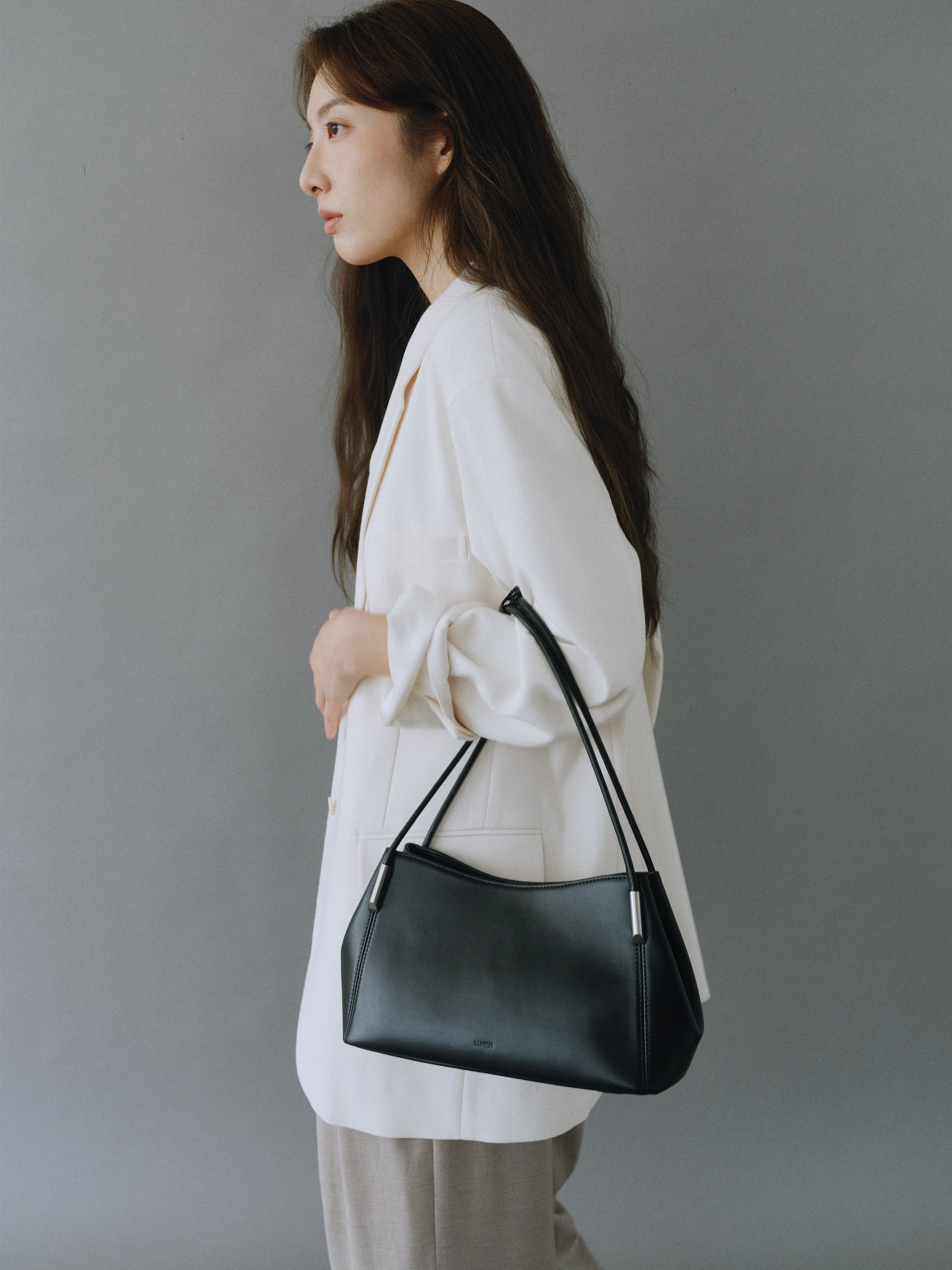 MARRON DEMI BAG (SOFT BLACK) | Leather Shoulder Bag – Atelier de LUMEN