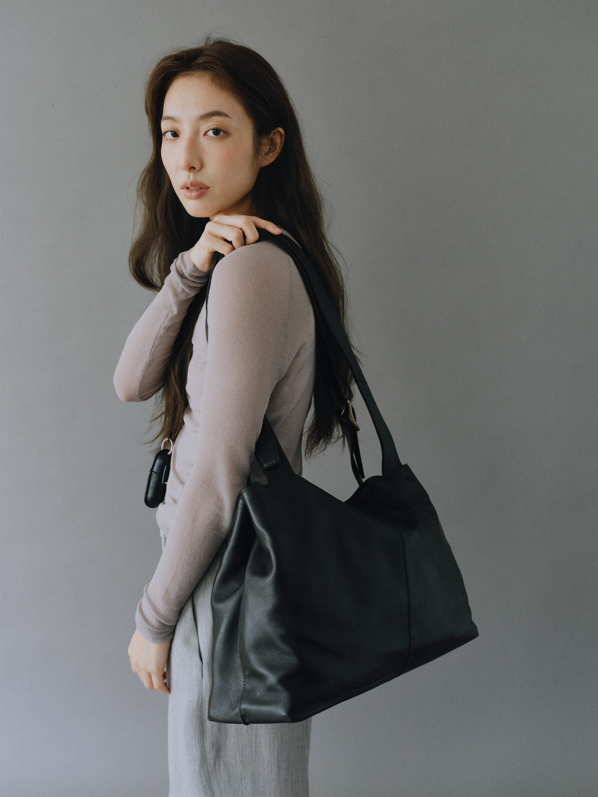 BRISE GRAND BAG (SOFT BLACK)
