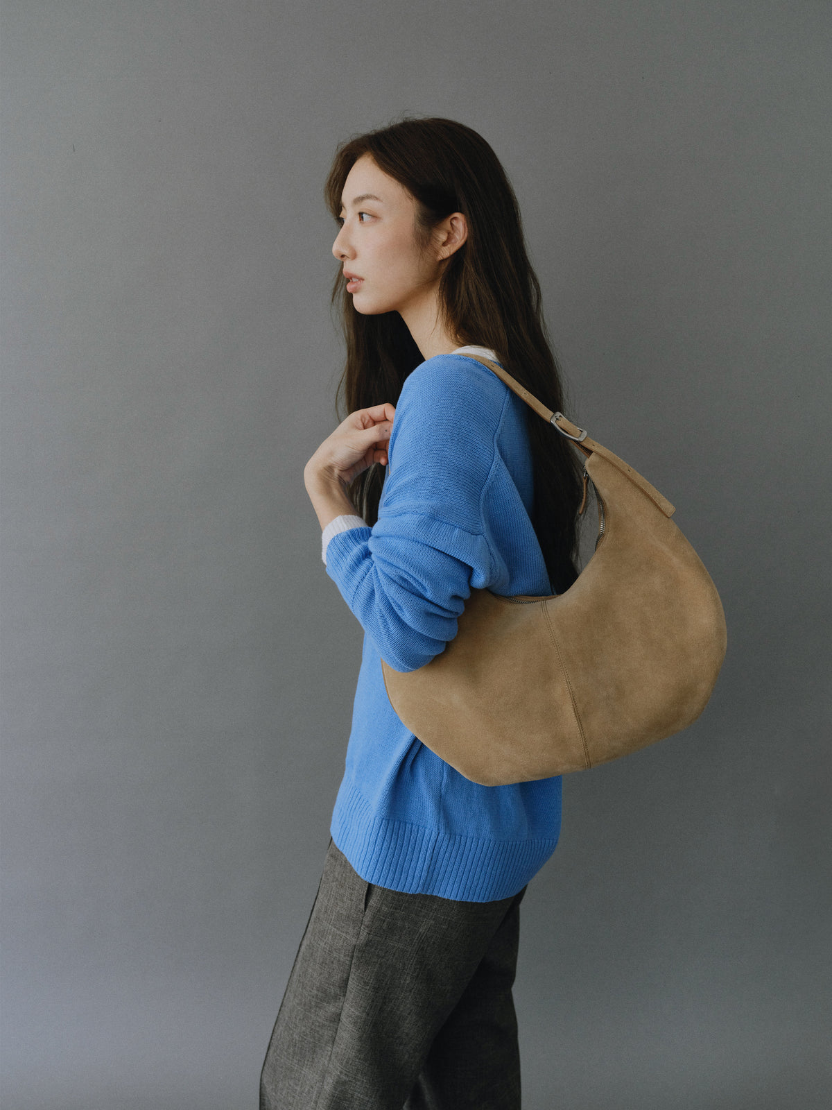 MOSSY HOBO BAG (SUEDE SAND)