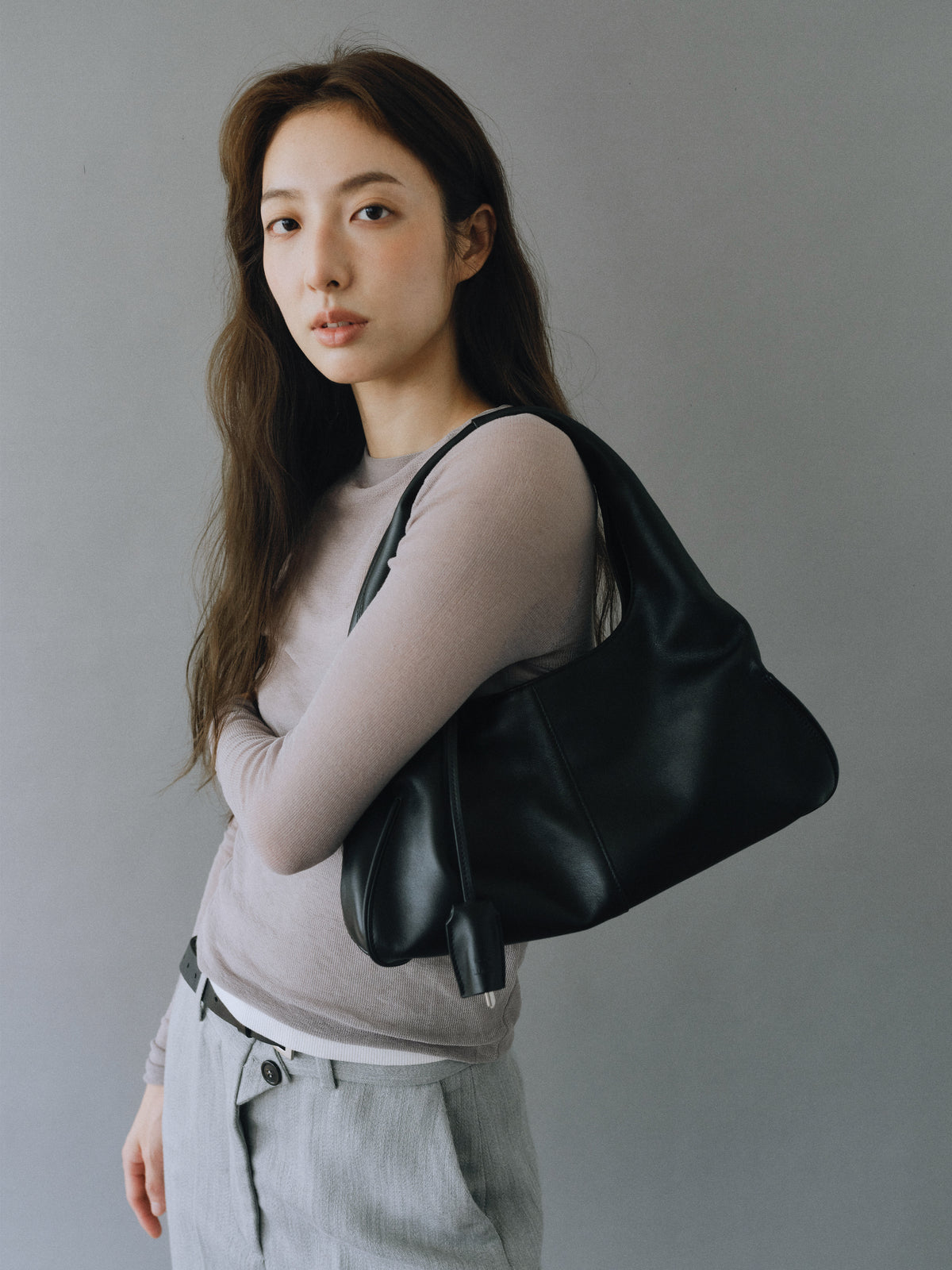 PILLOW HOBO BAG (SOFT BLACK)