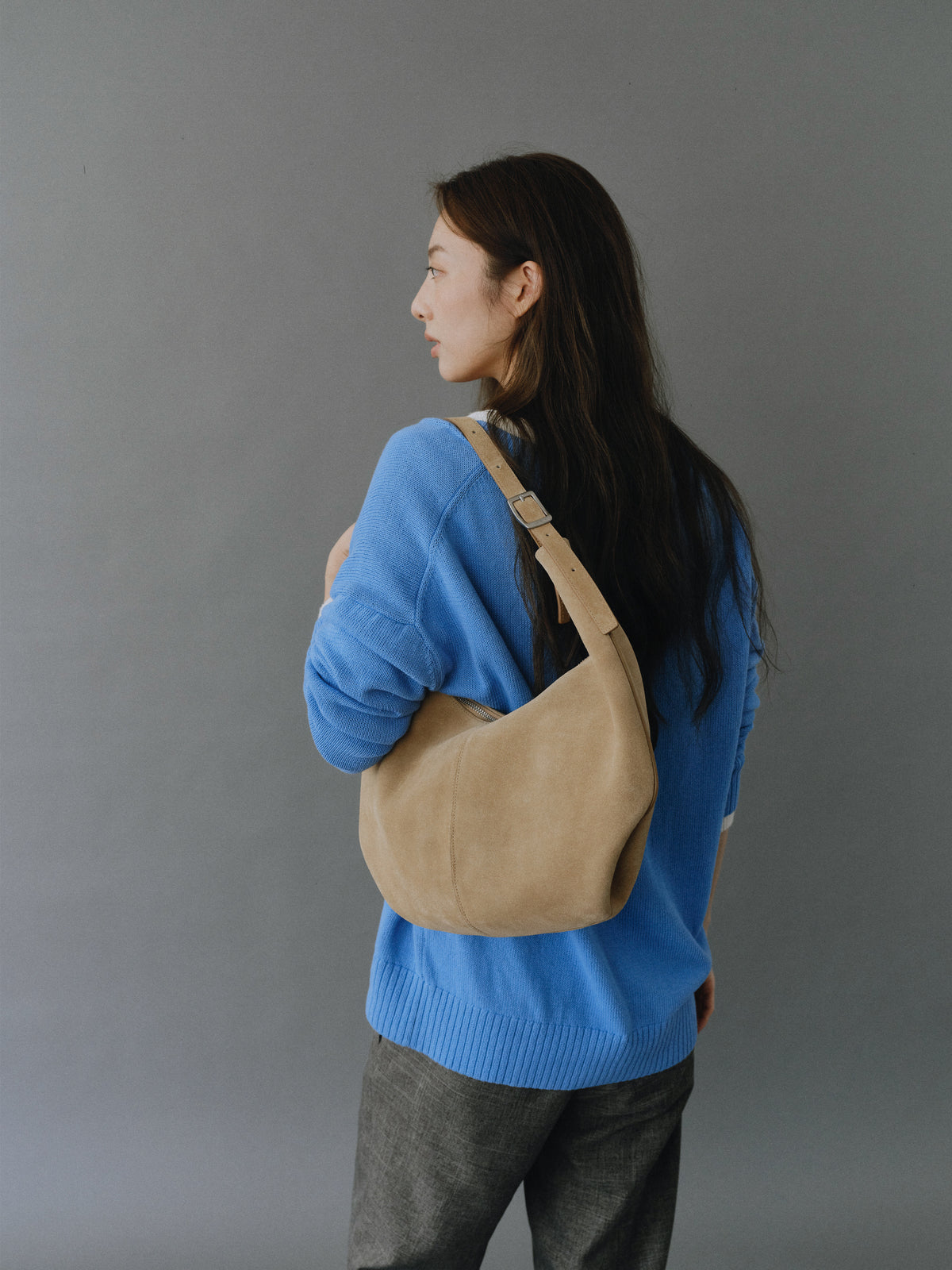 MOSSY HOBO BAG (SUEDE SAND)