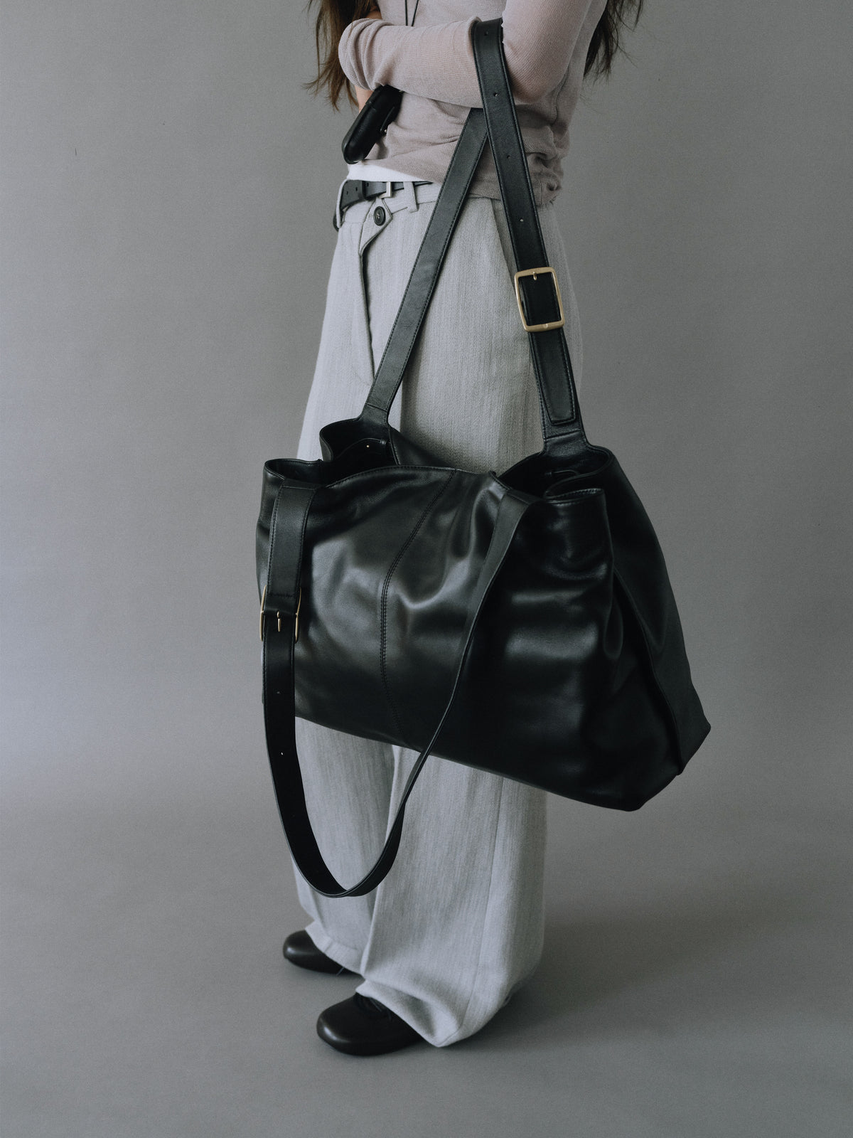 BRISE GRAND BAG (SOFT BLACK)