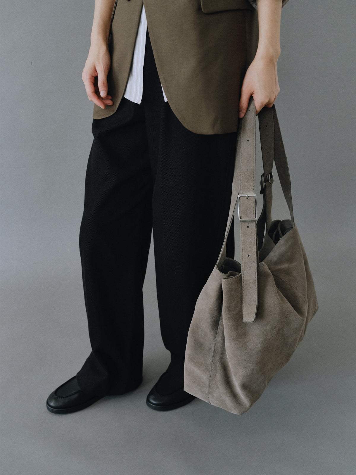 BRISE GRAND BAG (SUEDE GREY)