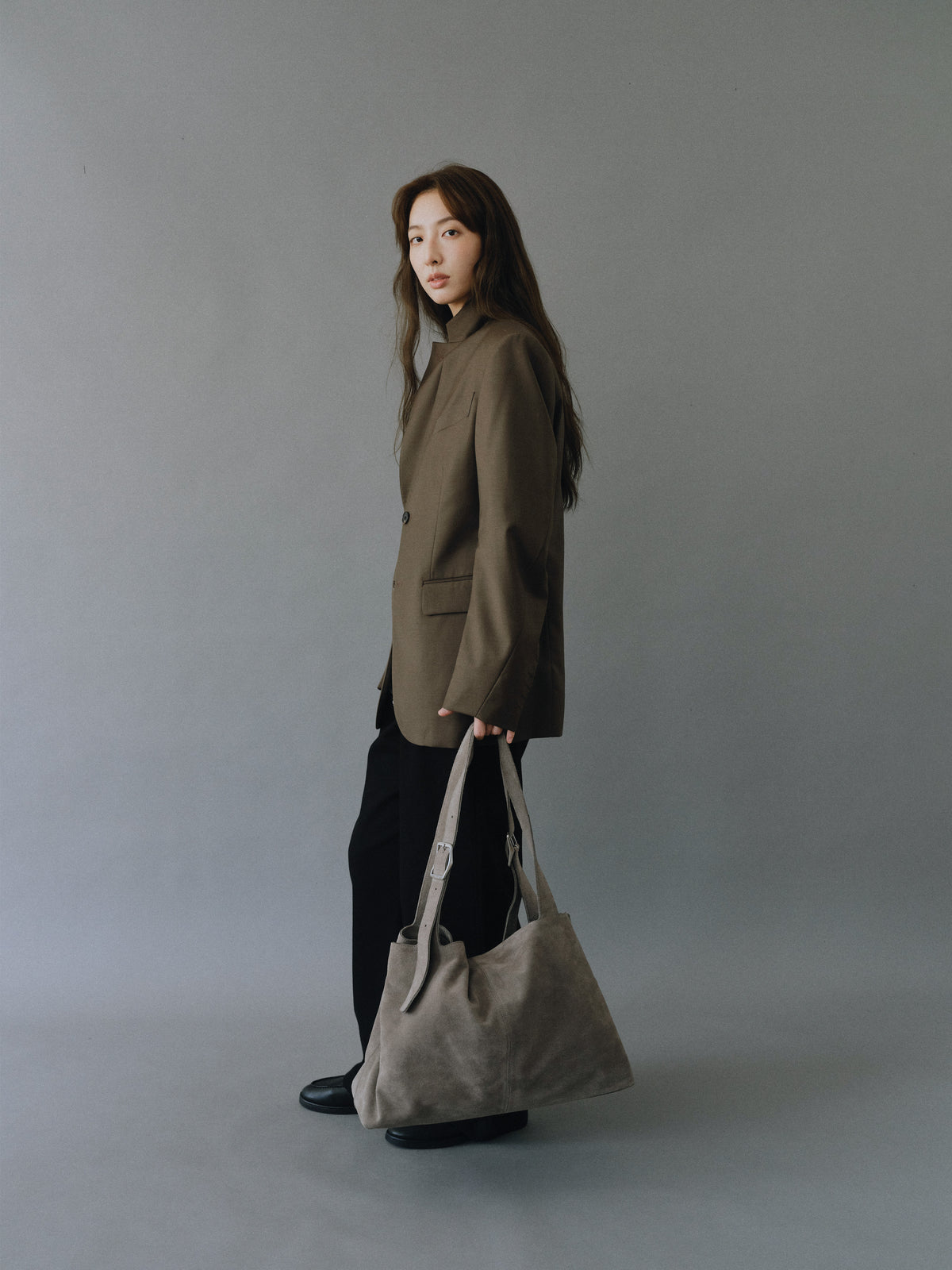 BRISE GRAND BAG (SUEDE GREY)