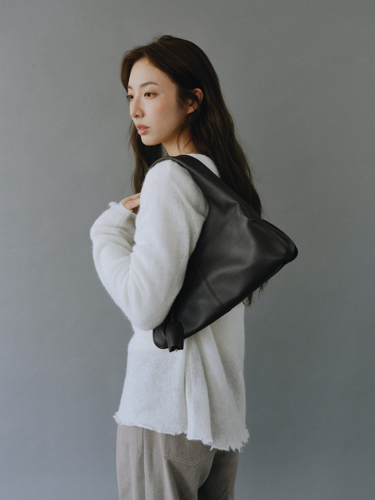 PILLOW HOBO BAG (ORGAN BROWN)