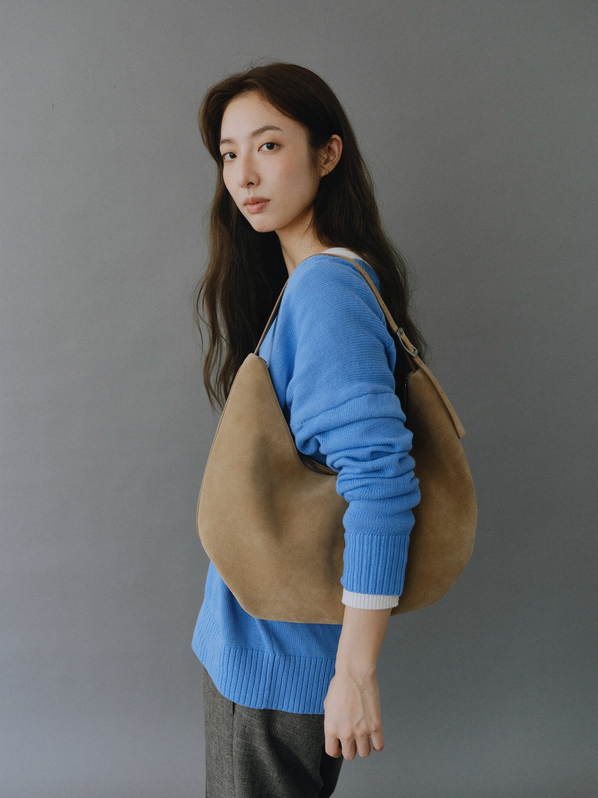 MOSSY HOBO BAG (SUEDE SAND)