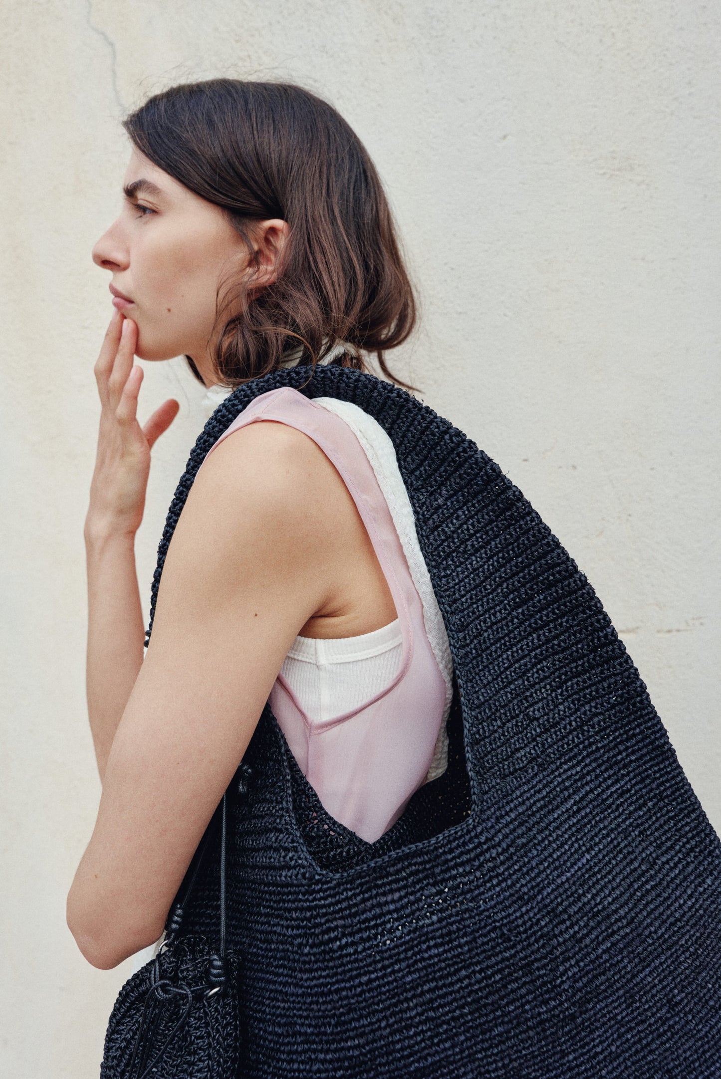 GRAIN RAFFIA BAG (SOFT BLACK)