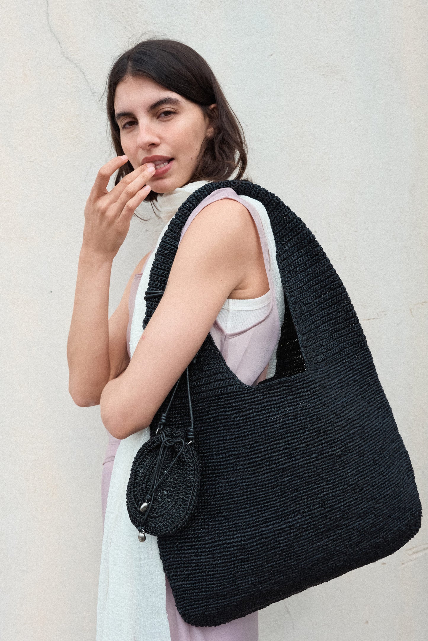 GRAIN RAFFIA BAG (SOFT BLACK)