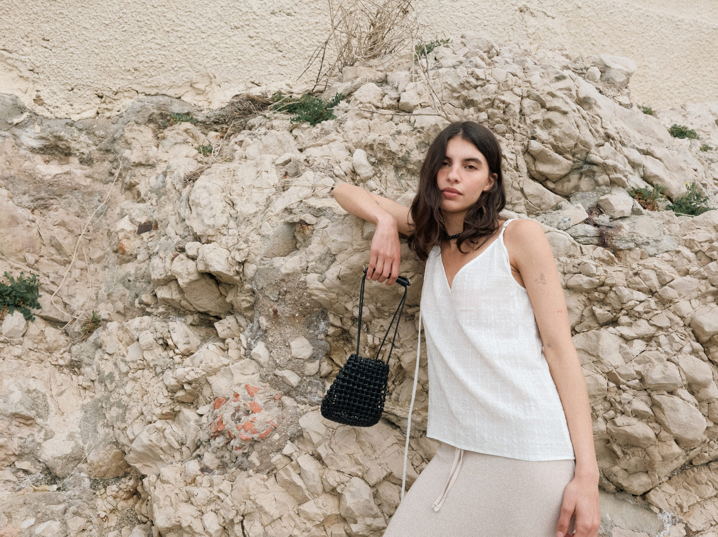 GRID MINI SLING BAG (SOFT BLACK)