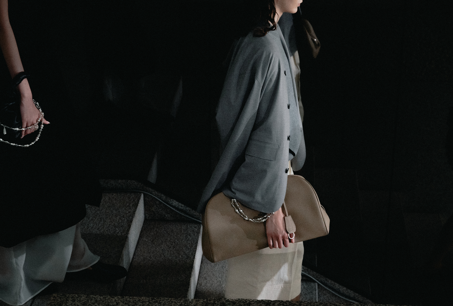 [LUMEN X IHNN] BOSTON LARGE BAG (SANDY TAUPE)