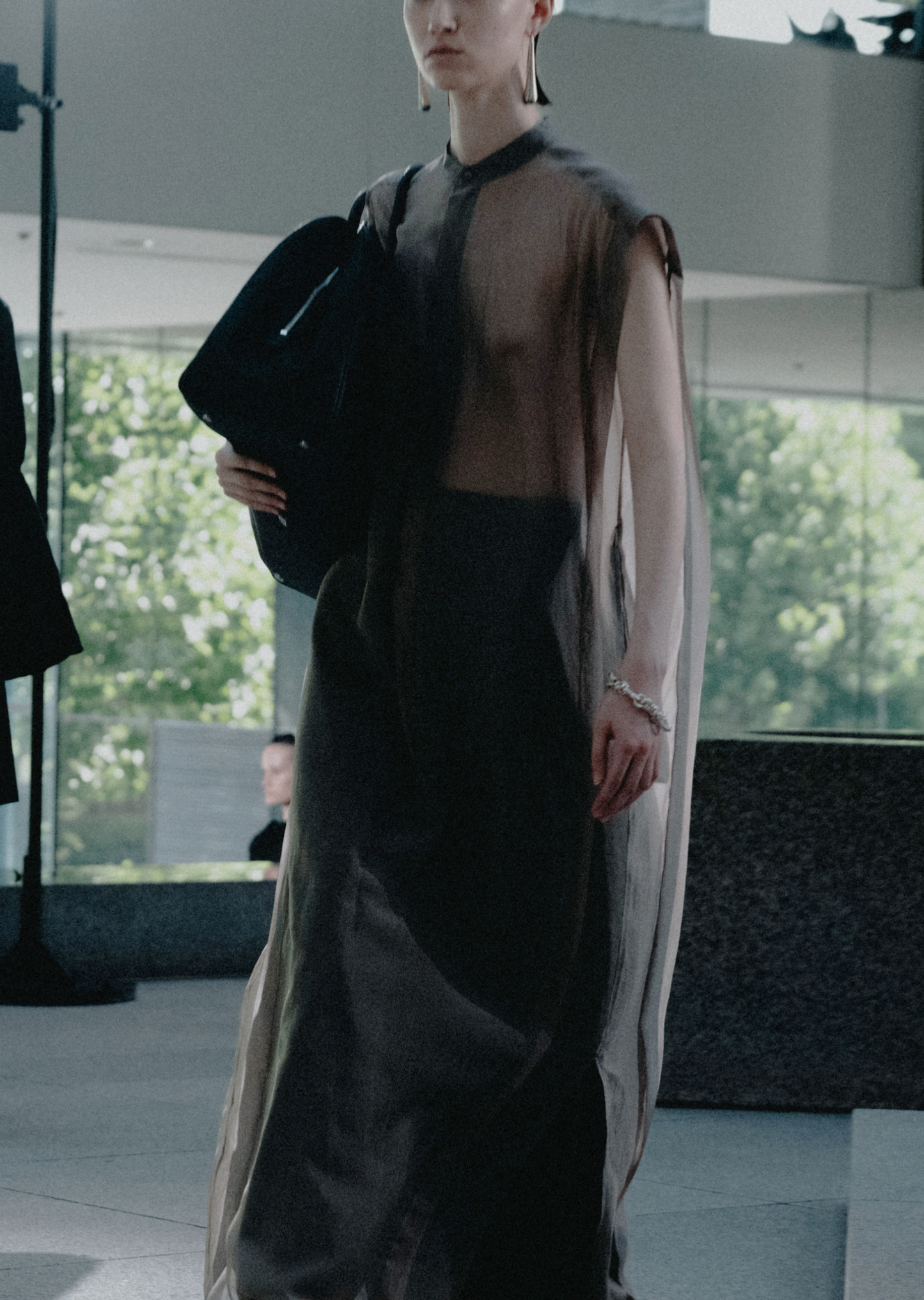 [LUMEN X IHNN] BOSTON LARGE BAG (SANDY TAUPE)