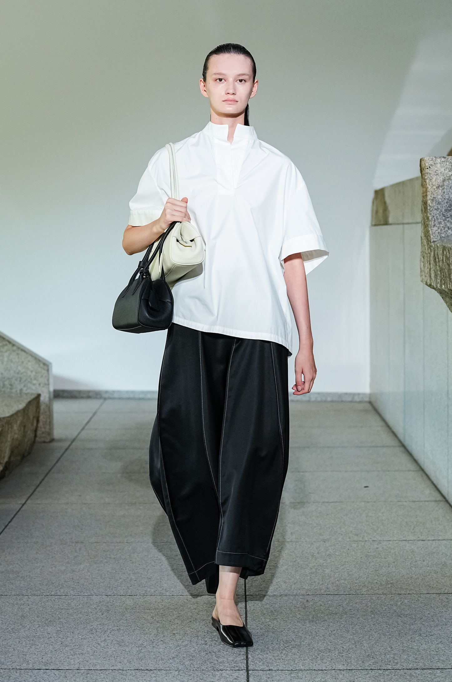 [LUMEN X IHNN] BOSTON SM BAG (SOFT BLACK)