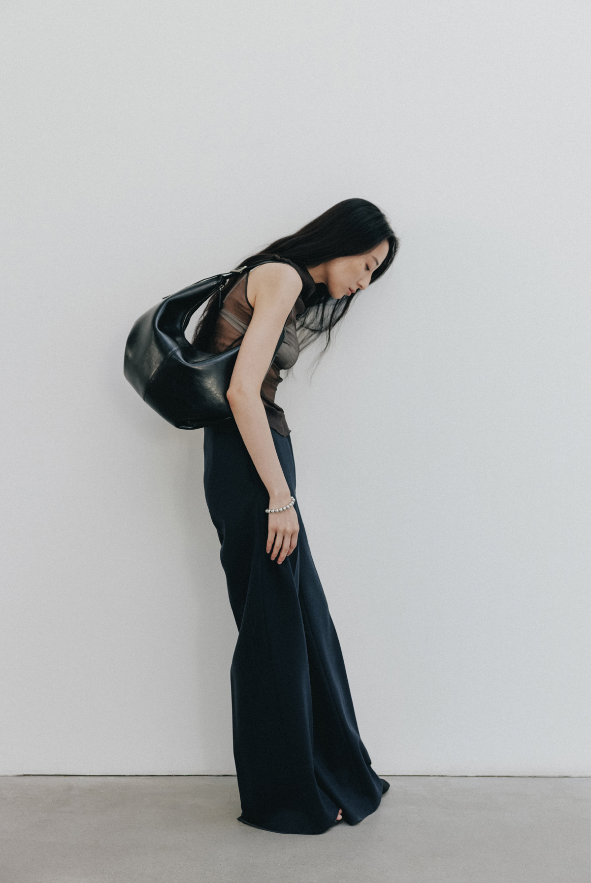 MOSSY HOBO BAG (LEATHER BLACK)