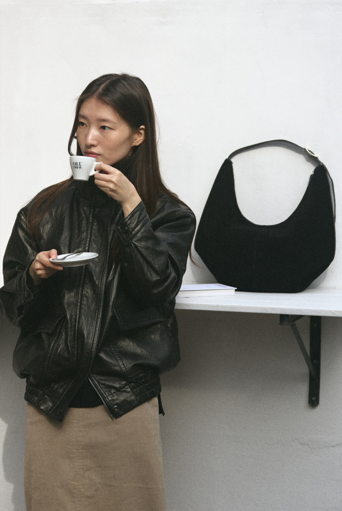 MOSSY HOBO BAG (SUEDE BLACK)